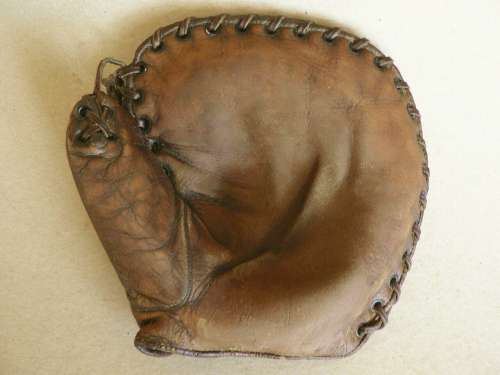 Spalding Base Mitt Front
